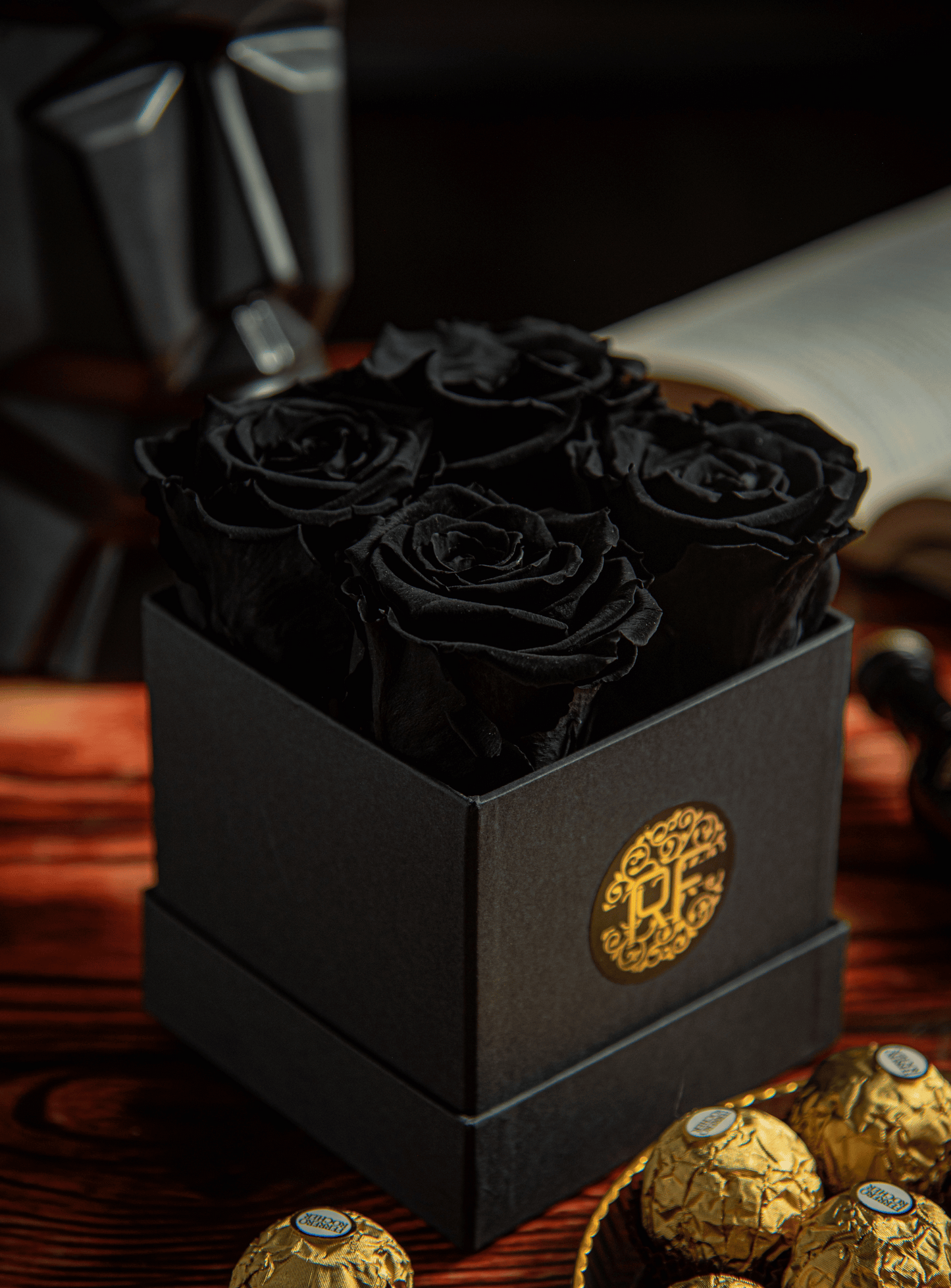 4 Rosas que duran 1 año en Estuche