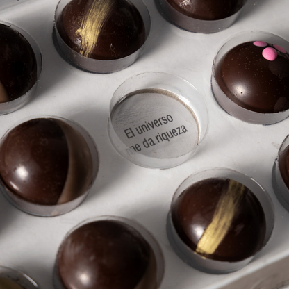 Caja de 21 chocolates con frases positivas para regalar