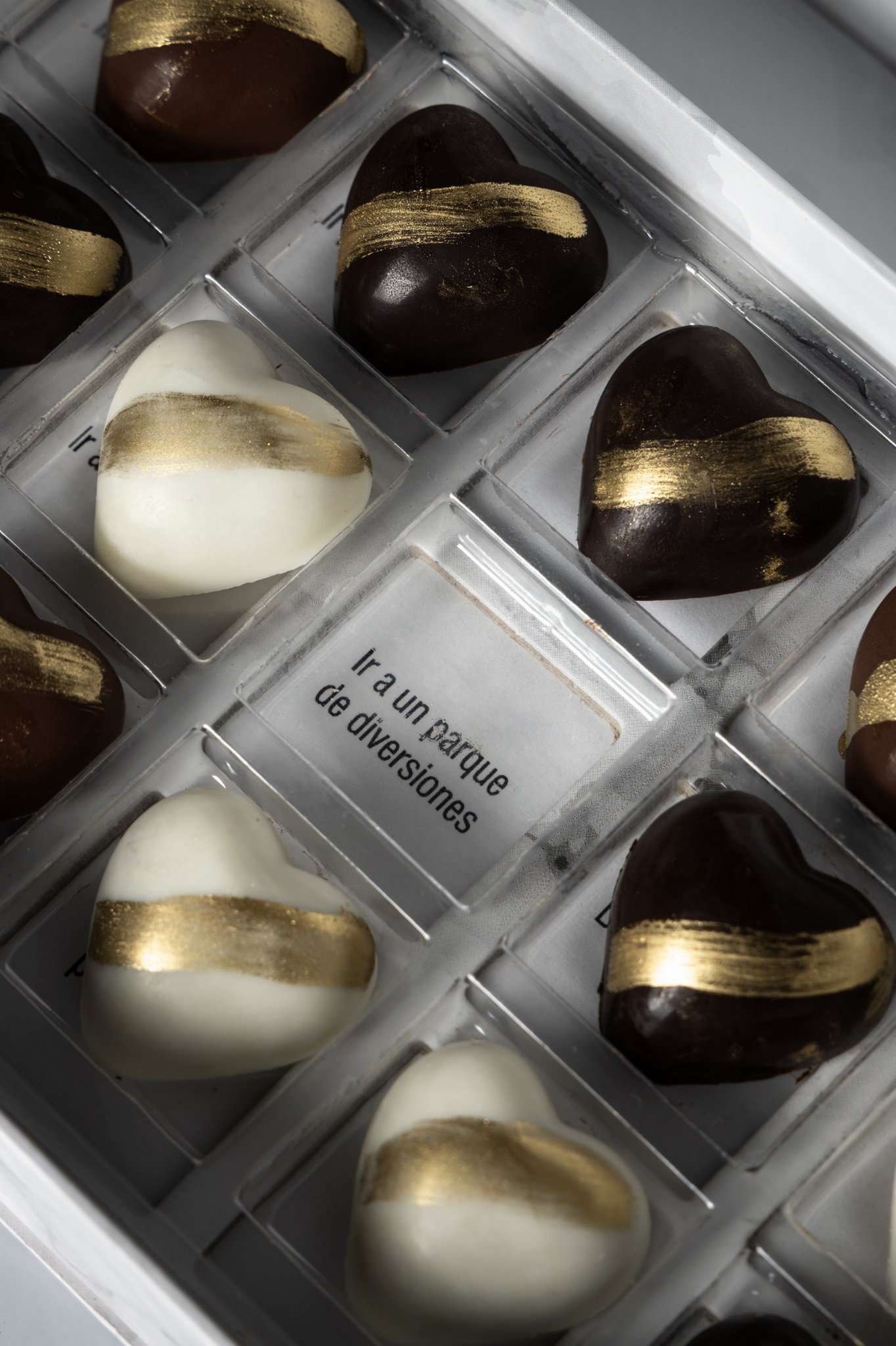 Caja con 21 chocolates y "21 citas para pareja" | Chocolate estilo Dubai