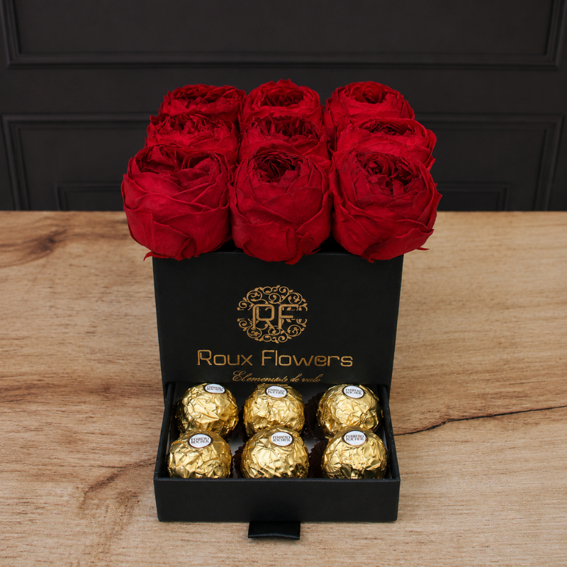 Arreglo floral romántico de 9 peonías rojas preservadas con gaveta de bombones Ferrero para cumpleaños