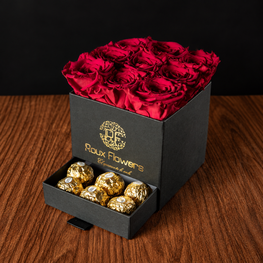 Arreglo de rosas rojas eternas que no se marchitan con gaveta de chocolates Ferrero para aniversario