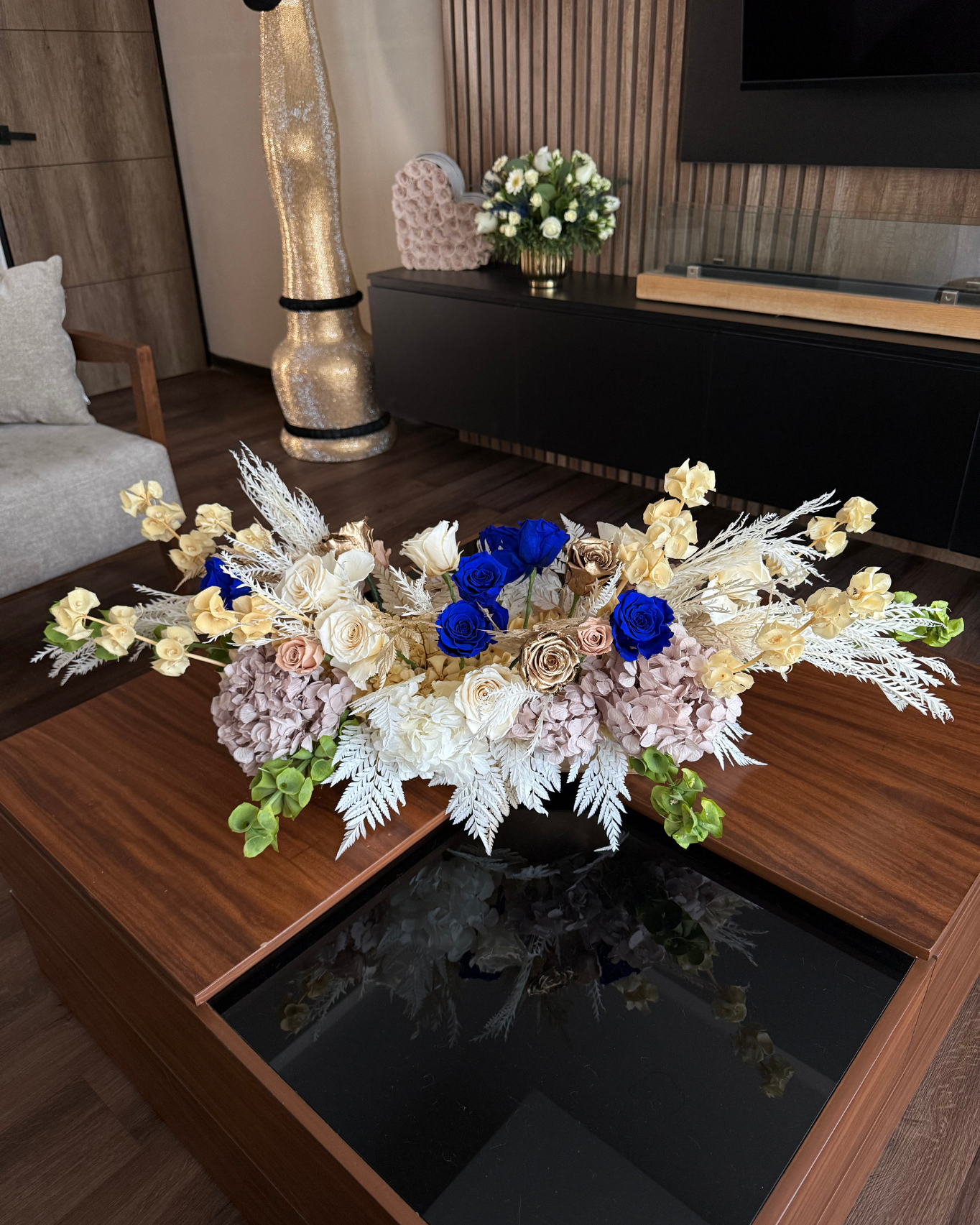 Centro de Mesa Floral de Lujo con Rosas y Hortensias Preservadas