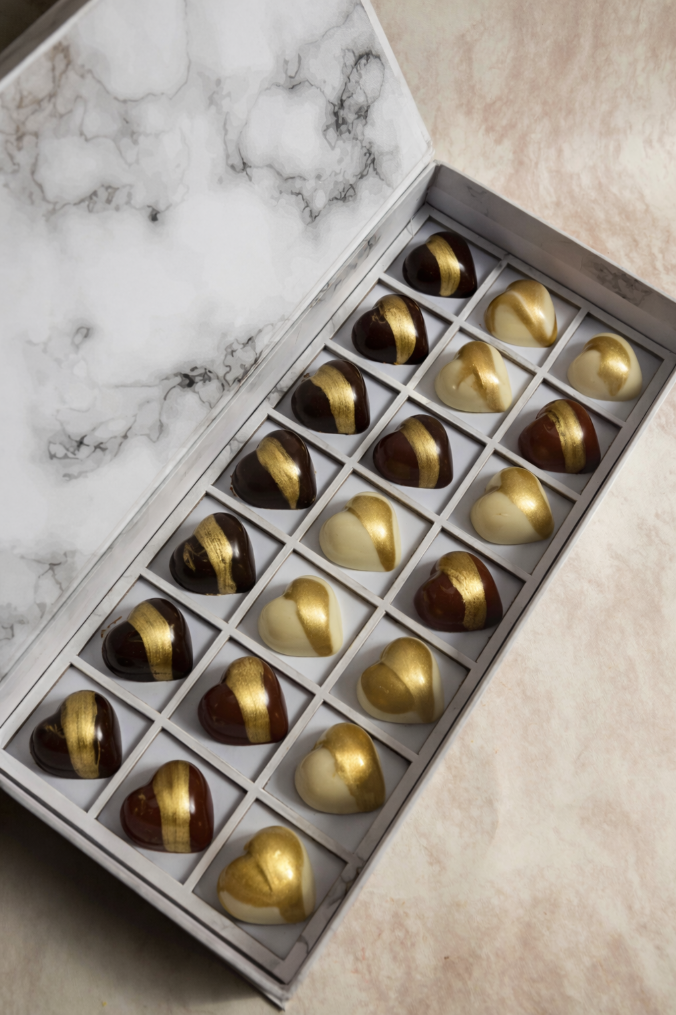 21 Citas Dubai | White