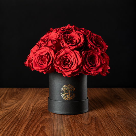 Arreglo floral de 20 rosas rojas preservadas que no necesitan agua en estuche cilíndrico negro para aniversario