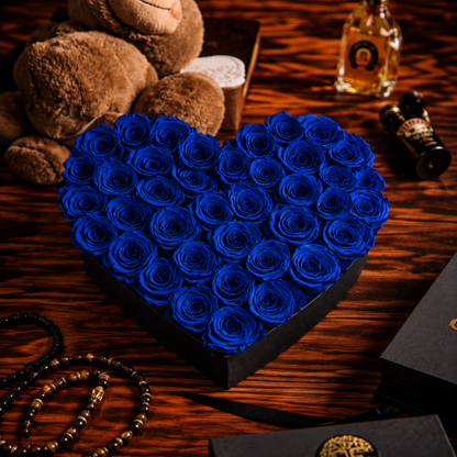 Arreglo de 55 rosas eternas color azul en caja tipo corazón con envío a todo México
