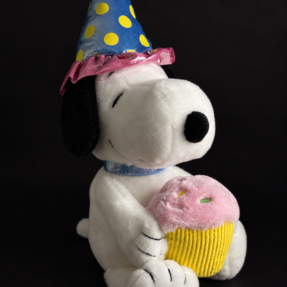 Peluche Snoopy cumpleañero para acompañar flores